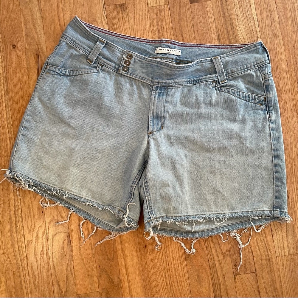 Vintage Tommy Hilfiger light wash jean shorts 20